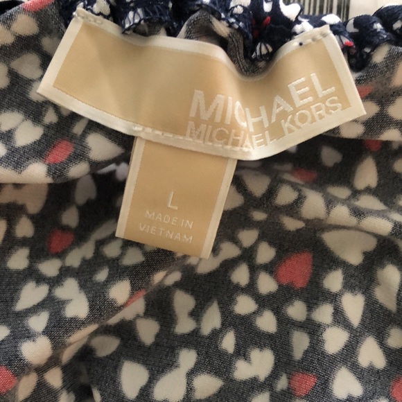 MICHAEL Michael Kors Sleeveless Top Hearts Print With Gold Chain Necklace - Picture 6 of 7